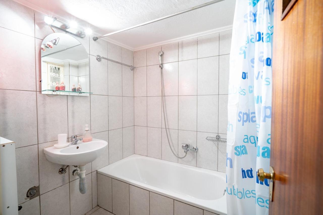 Ampelokipi Metro St. 2 Bedrooms 6 Pers. Apartment 아테네 외부 사진